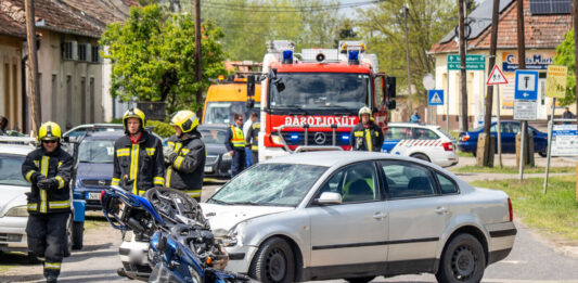 Motoros baleset Tázláron: a templom előtt karamboloztak