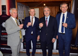 Egy pohár Pilvax – és egy történet, ami Kiskőrösről indul