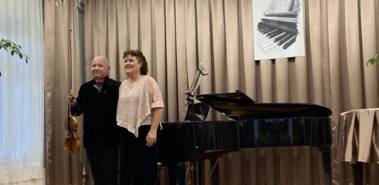 Világszínvonalú kamarazenei élményt hozott Oláh Vilmos és Szokody Anikó koncertje Kiskőrösre