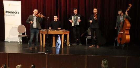 Filharmónia Magyarország – Zeneóra: élő népzenei utazáson vehetett részt a KEVI ifjúsága a Zagyva Bandával