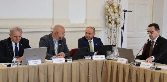 Díjemelések, rendelési idő változás és önkormányzati vagyonnal kapcsolatos ügyek is napirenden voltak Kiskőrösön