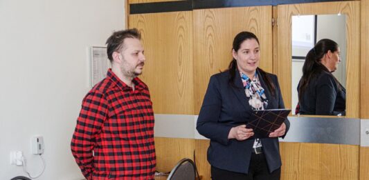 A régi fotók titkai: a Petőfi szobrot ruhákba rejtve hozták Kiskőrösre