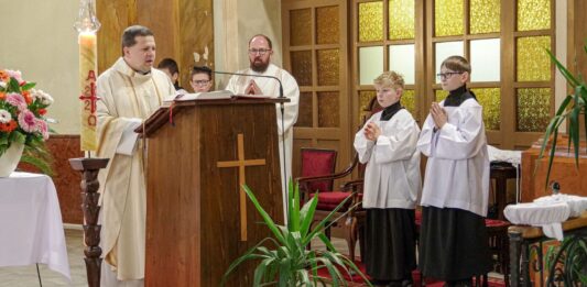 A zene és a hit ünnepi találkozása – koncertmise volt a kiskőrösi katolikusoknál
