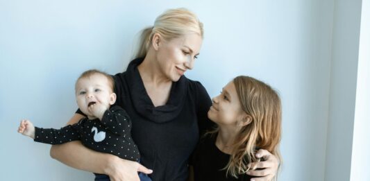 Írópályázatot hirdet az Anya-Író-Trió „Az anyai szeretet” címmel