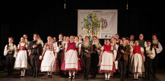 Néptáncosok töltötték meg a kiskőrösi művelődési központot