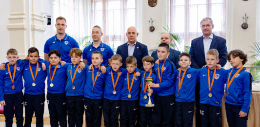 A város vezetői is gratuláltak a kiskőrösi U9-es bajnok labdarúgóknak