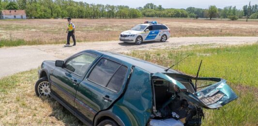 Kórházba szállították az idős sofőrt a Soltvadkert és Tázlár közötti baleset után