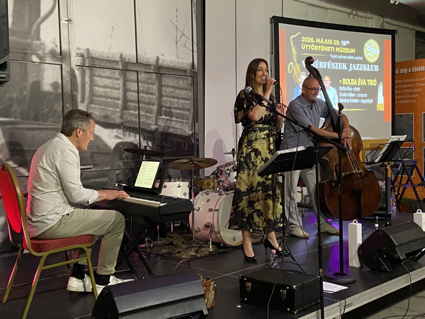 A Bolba Éva Trió koncertje a kiskőrösi Verébfészek Jazzklub évadzáró rendezvényén telt házas közönség előtt.
