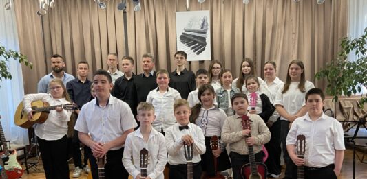 Húrok közé csaptak Porvay György tanítványai – gitár tanszaki hangverseny a SZÓ-LA-M AMI-ban