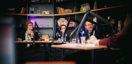Hallássérült gyermekek fejlesztéséről indított új beszélgetéssorozatot a KORE