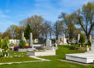A kiskőrösi köztemető részlete, ahol újabb sírok kerülhetnek a város által védett sírok jegyzékébe.