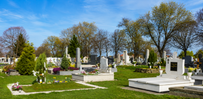 A kiskőrösi köztemető részlete, ahol újabb sírok kerülhetnek a város által védett sírok jegyzékébe.