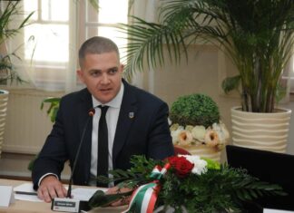 Emelkedik az alpolgármester illetménye Kiskőrösön – újabb országos változások is érkezhetnek Kiskőrösi képviselő-testületi ülés, ahol az alpolgármester illetményének emeléséről és országos szabályváltozásokról tárgyaltak.