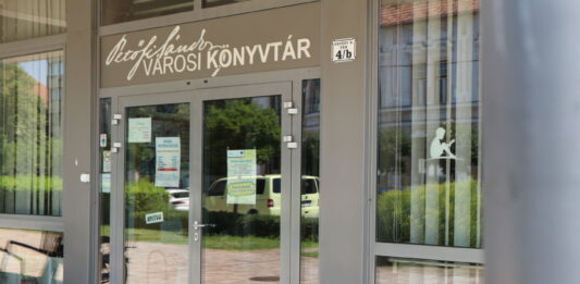 Nyári nyitvatartásra vált a Petőfi Sándor Városi Könyvtár
