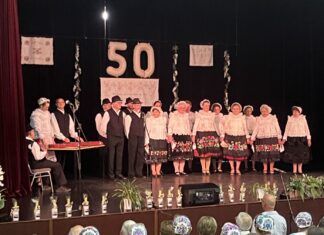 Fél évszázad hagyományőrzés Kiskőrösön – 50 éves jubileumát ünnepelte a Kiskőrösi Szlovák Nemzetiségi Népdalkör Jubileumi ünnepség a kiskőrösi színházteremben, ahol az 50 éves Szivárvány Szlovák Néptáncegyüttes hagyományőrző műsorral ünnepelte fennállását.