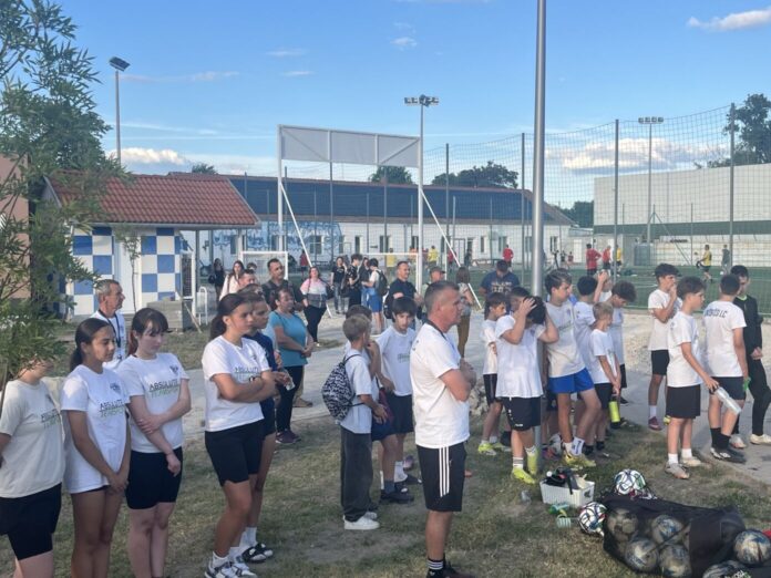 IMG_1401 Résztvevők sportolnak a Mozgás Éjszakája kiskőrösi rendezvényén, ahol több mozgásformát is kipróbálhattak az érdeklődők