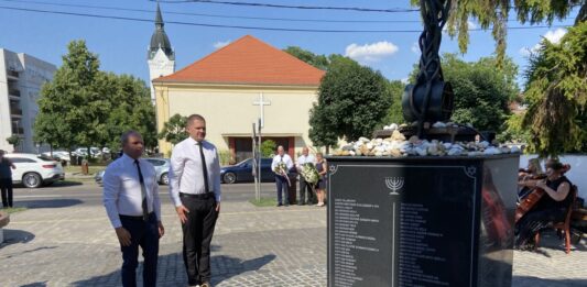 A kiskőrösi zsidó közösség áldozataira emlékeztek a Holokauszt-emlékműnél