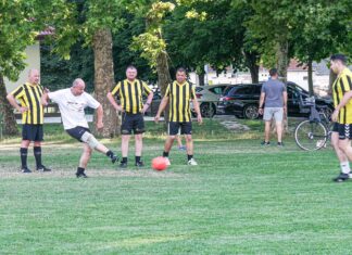 Mérkőzés a Kiskőrösi Kispályás Amatőr Labdarúgó Bajnokság 7. fordulójában a Szabadidőpark pályáján