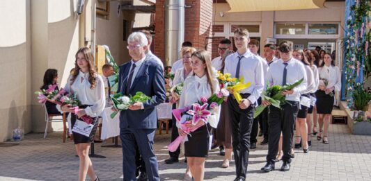 61 végzős diáktól búcsúztak el a kiskőrösi Bem iskolában