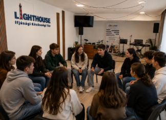 Nemzetközi nyári ifjúsági táborra várják a fiatalokat a Lighthouseban Kiskőrösön Fiatalok közösségi foglalkozáson a Lighthouse Ifjúsági Közösségi Térben a kiskőrösi nemzetközi nyári tábor programjához kapcsolódóan