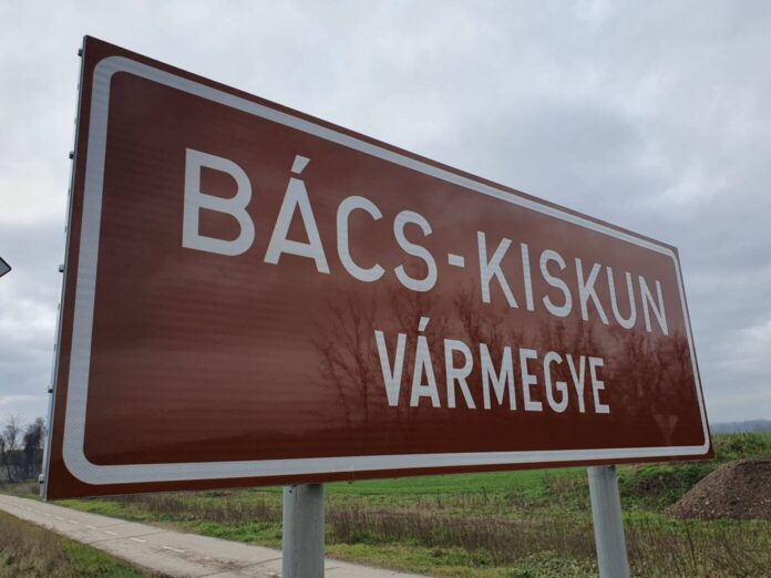 MEGYE Vármegye és megye felirat egy grafikus borítóképen a vármegyék megszüntetéséről szóló törvényjavaslat kapcsán.