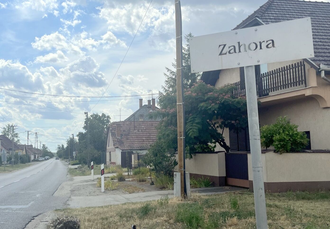 c Ideiglenes útzár Kiskőrösön az Erdő utcában az utcabál ideje alatt
