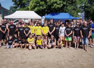 190 strandbirkózó mérte össze erejét Kiskőrösön – látványos országos verseny a Rónaszéki Fürdőben Strandbirkózó országos verseny a Kiskőrösi Rónaszéki Fürdő homokos pályáján, ahol 190 versenyző mérte össze tudását.