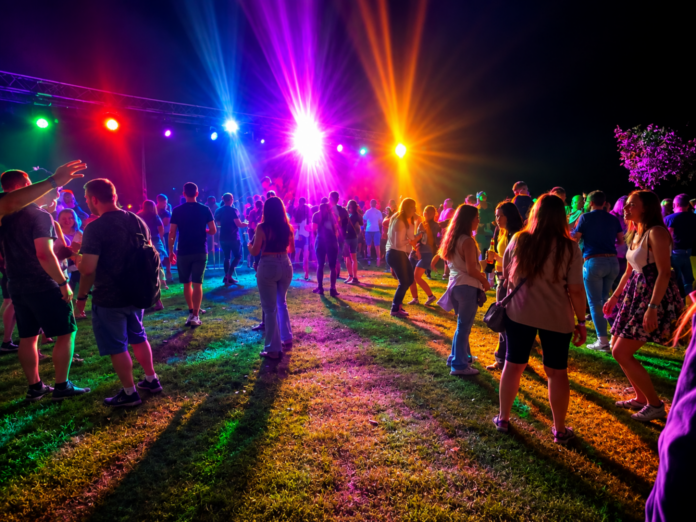 Nyárzáró Summer Party a Vadkerti-tónál Soltvadkerten DJ Kecsa és DJ Dama zenéjével