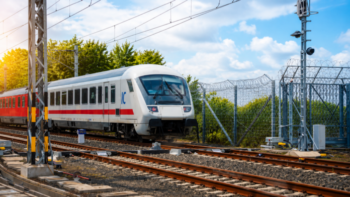 18a548a6-abca-408e-ab99-78e5ad80f83b InterCity vonat a Budapest–Belgrád vasútvonalon, amelyen Vitézy Dávid szerint hamarosan újraindulhat a személyszállítás.