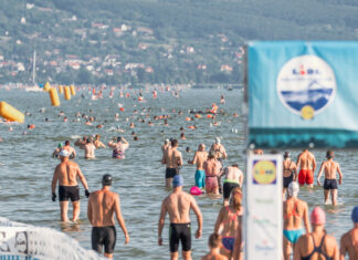 Tizenöten képviselték Kiskőröst és Soltvadkertet a Balaton-átúszáson Kiskőrösi és soltvadkerti sportolók a 2026-os 44. Lidl Balaton-átúszás célba érkezése után