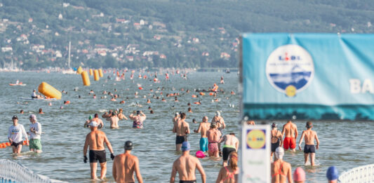 Tizenöten képviselték Kiskőröst és Soltvadkertet a Balaton-átúszáson