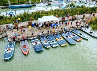 Ahol a napenergia hajtja a hajókat – Kiskőrösről is a jövő innovációja mellé álltak Solar Boat Challenge napenergiával hajtott hajói a balatonalmádi kikötőben