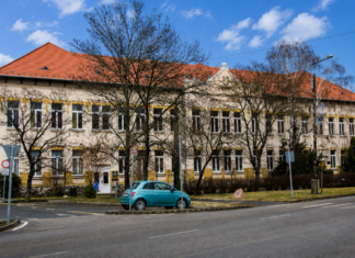 393 diákkal, klimatizált tantermekkel és nemzetközi programokkal indul a tanév a KEVI-ben KEVI tanévkezdés Kiskőrös – a Petőfi Sándor Evangélikus Gimnázium és Technikum épülete