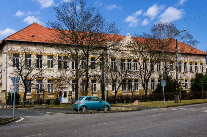 8f881415-ad25-4b60-9614-0ed8e1d69e49 KEVI tanévkezdés Kiskőrös – a Petőfi Sándor Evangélikus Gimnázium és Technikum épülete