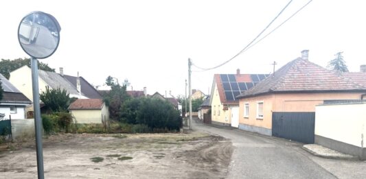 Egy régi útkanyarulat rendeződhet a Csányi utcában Kiskőrösön