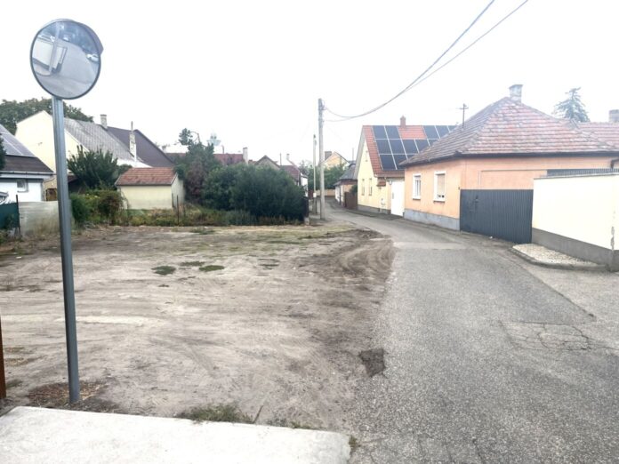 A Csányi utca régi útkanyarulata Kiskőrösön