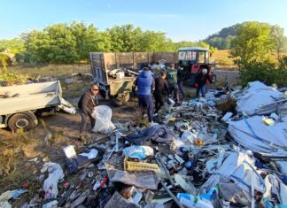 Rengeteg illegális hulladékot gyűjtöttek össze a kiskőrösi tanyavilágban Illegális hulladék összegyűjtése a kiskőrösi Öregszőlőben a CiKK szemétszedési akcióján