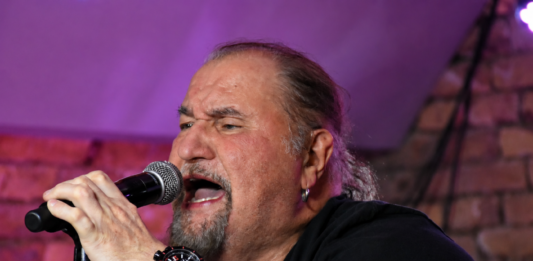 Elhunyt Deák Bill Gyula, a magyar blues legendás alakja térségünkben is többször fellépett