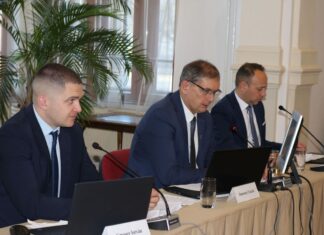 A nyári szünet után ma újra ülésezik a kiskőrösi képviselő-testület – ezek az ügyek jönnek év végéig biztosan A kiskőrösi képviselő-testület ülése a Városháza dísztermében