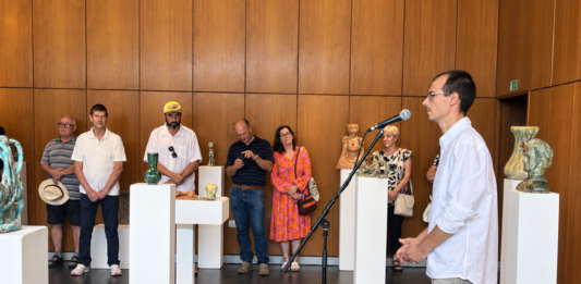 „Fény a felszín alatt” – megnyílt Opauszki Simon Péter kiállítása Kiskőrösön