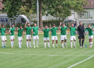 Kecel FC és az Anda Kalocsa FC játékosai a keceli bajnoki mérkőzésen