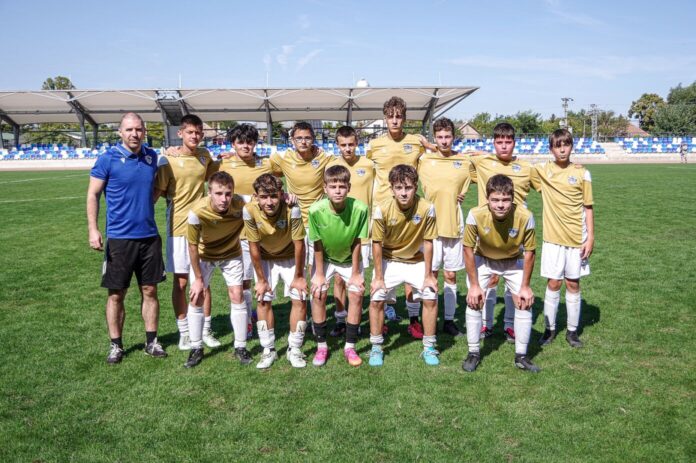 A Kiskőrösi LC U16 játékosai az Érsekcsanádi KSKE elleni mérkőzésen Kiskőrösön
