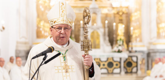 Ünnepélyes szentmise keretében foglalta el érseki székét Palánki Ferenc Kalocsán