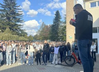 MATEK-TÁJOLÓ Kiskőrös – 450 diák a különleges versenyen Diákcsapatok a XI. MATEK-TÁJOLÓ Kiskőrös matematikai-tájékozódási versenyén