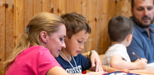 Játsszunk iskolásat! – 60 óvodással indult el a KEVI iskola-előkészítő programja Kiskőrösön