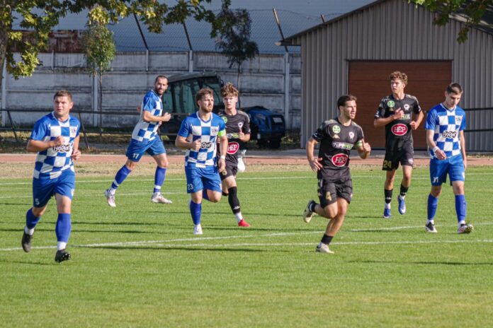 m1foci-kisk-kte2 (24) Kiskőrös–Kecskemét labdarúgó-mérkőzés a két csapat játékosaival a pályán