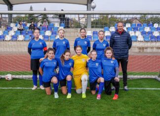 Kikaptak, de jól helytálltak a kiskőrösi U15-ös lány labdarúgók a kiskunfélegyháziak ellen Kiskőrösi LC U15-ös lány labdarúgócsapatának játékosai a Kiskunfélegyháza elleni bajnoki mérkőzésen