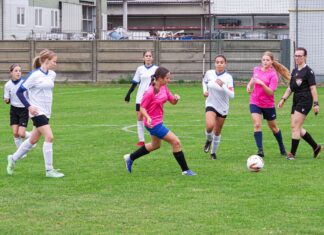 Gólzáporos második félidővel nyert a Kiskőrösi LC az Izsák ellen A Kiskőrösi LC U15-ös lány labdarúgócsapata az Izsáki Építő SE elleni mérkőzésen Kiskőrösön