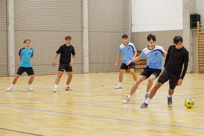 Középiskolás labdarúgók az Eckerle-Szaki Kupa kiskőrösi futsaltornáján
